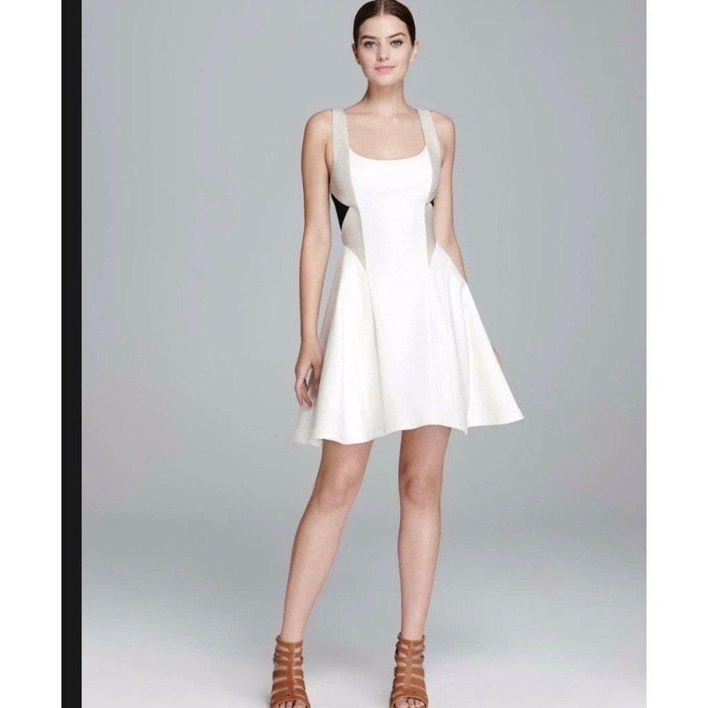 Alice + Olivia White Lamb Leather Trim Fit and Flare Dress C403100 Size Small